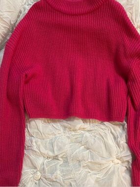 H&M Bright Pink Cropped Ribbed Turtleneck Sweater